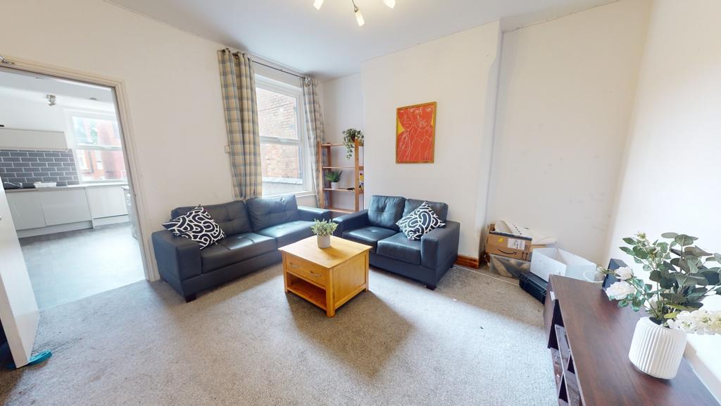 136 Harrington Lounge