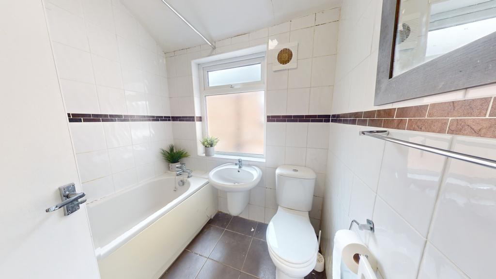 136 Harrington bath 1