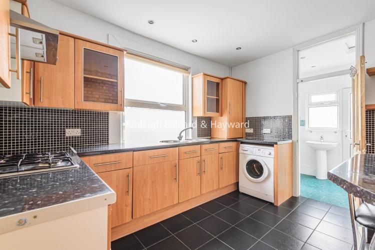Road Bromley BR1 2 bed flat £1,350 pcm (£312 pw)