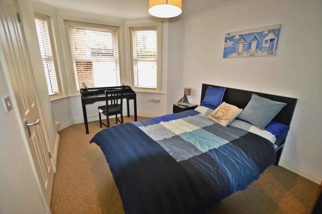 Bournemouth Road, Parkstone, Poole... 1 bed in a house share to rent