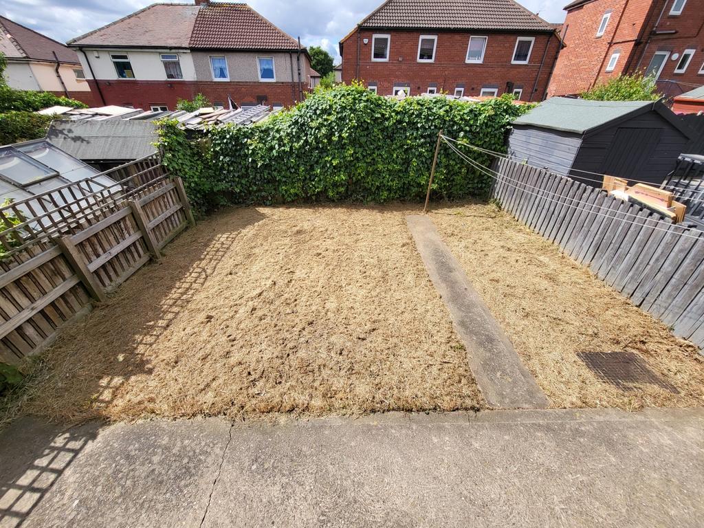 Tuxford Crescent, Barnsley, South... 3 bed terraced house £600 pcm (£