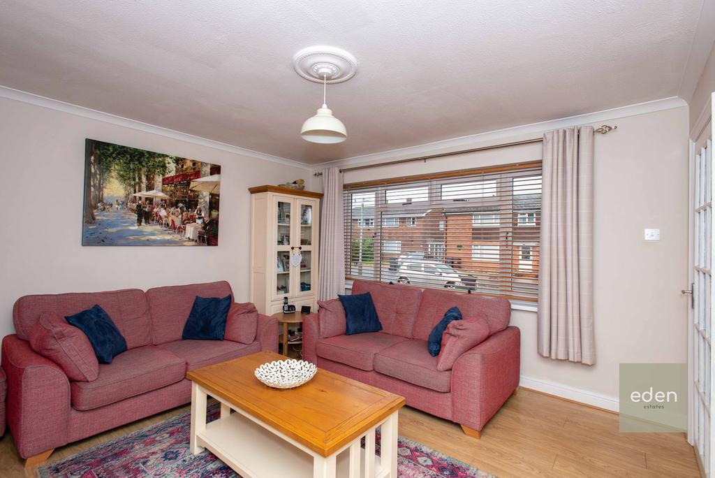Plover Road, Larkfield, ME20 3 bed terraced house £360,000