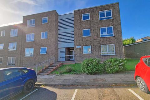 2 bedroom apartment to rent, Hale Close, Ipswich