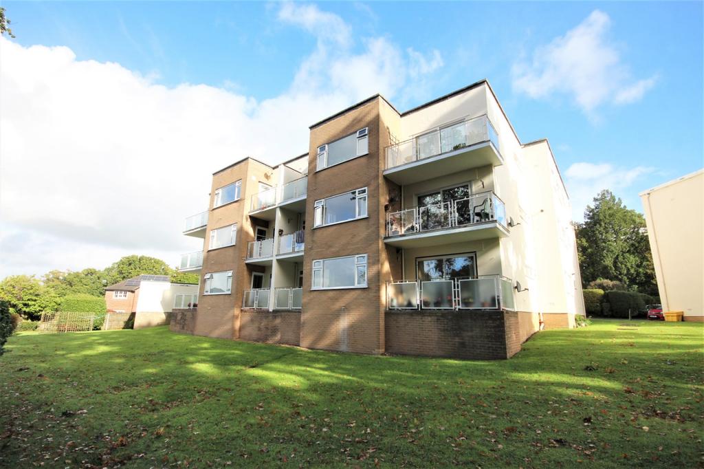 Wallace Road, Broadstone, Dorset, BH18 2 bed apartment for sale £350,000