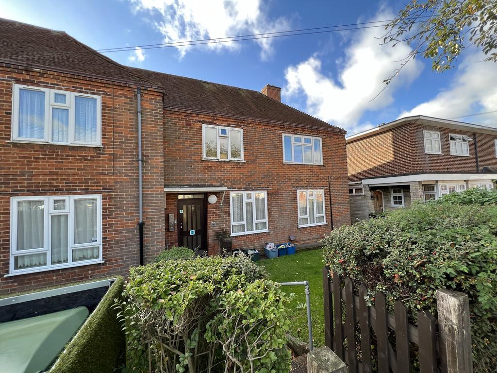 Burrow Road, Chigwell IG7 1 bed flat £255,000