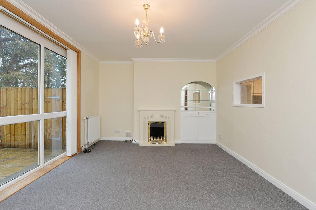 25 Drum Brae Drive, Clermiston, Edinburgh, EH4 7BY 2 bed terraced house
