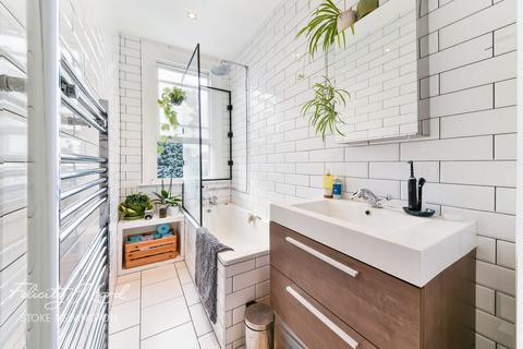 95b Durlston Road, London, E5 8RP