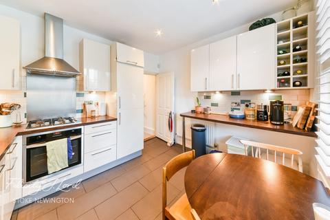95b Durlston Road, London, E5 8RP