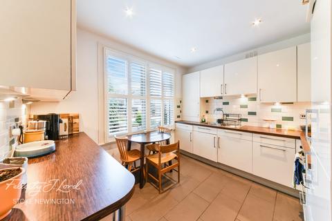 95b Durlston Road, London, E5 8RP