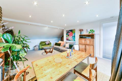 95b Durlston Road, London, E5 8RP