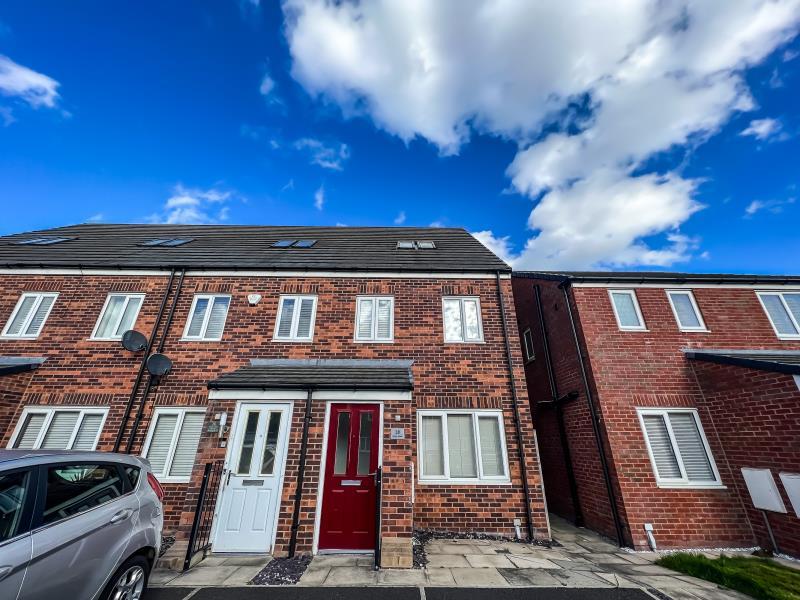 Gate Lane, Radcliffe 3 bed townhouse £1,050 pcm (£242 pw)