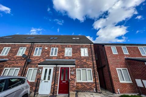 3 bedroom townhouse to rent, Gate Lane, Radcliffe