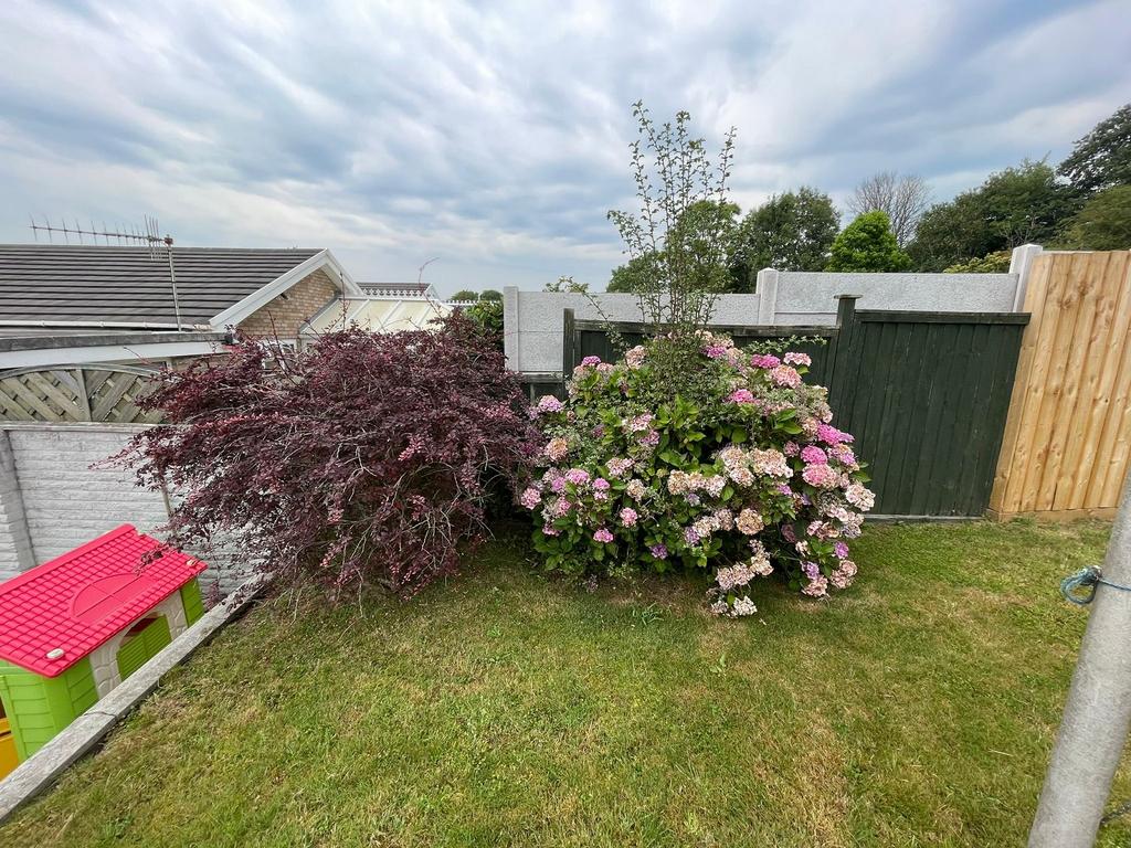 Brookfield, Neath, Neath Port Talbot. SA10 7EF 3 bed detached house £1,050 pcm (£242 pw)