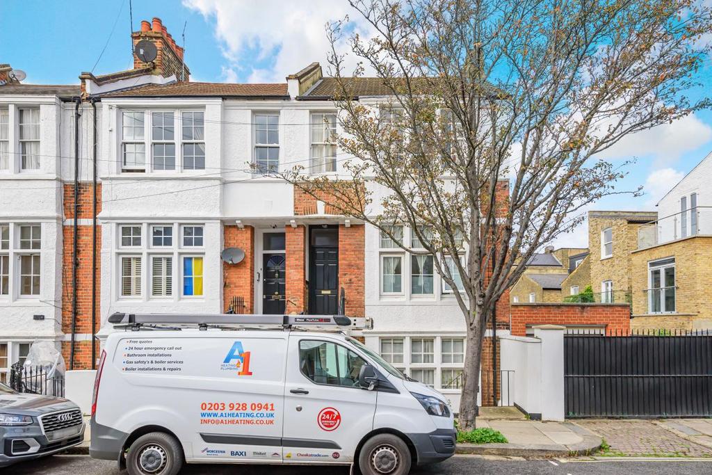 Anselm Road, Fulham 2 bed flat £600,000