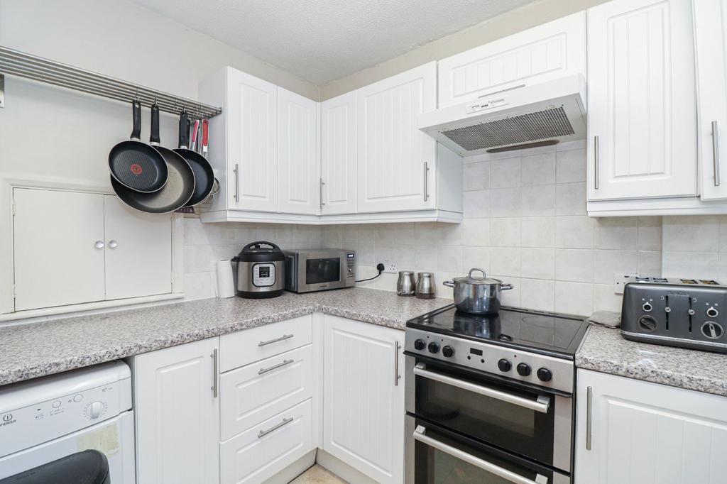 Oak Green, Abbots Langley, Herts, WD5 2 bed end of terrace house £385,000