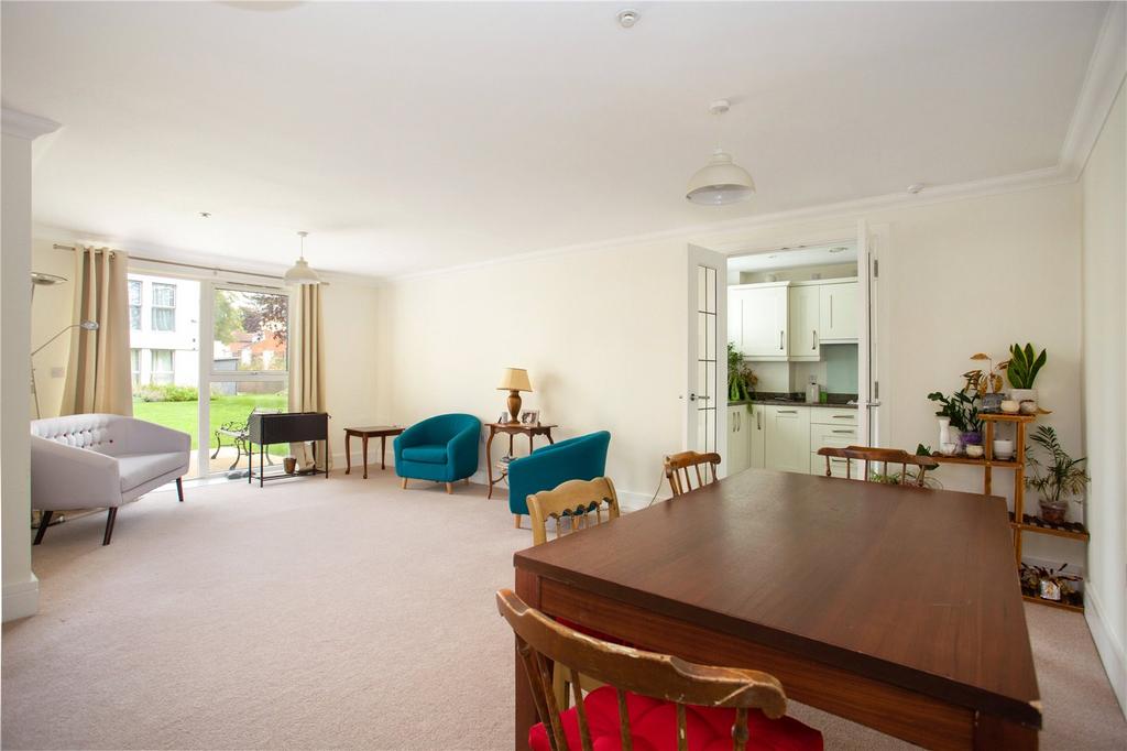 Sitting/ Dining Room