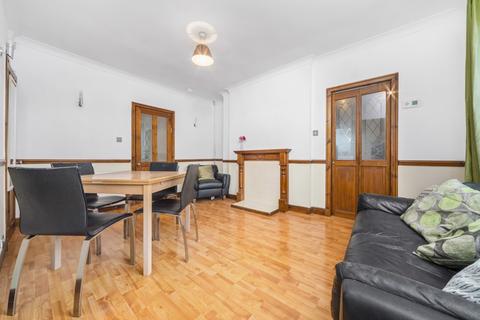 90 Croftside Avenue, Glasgow, G44 5NE