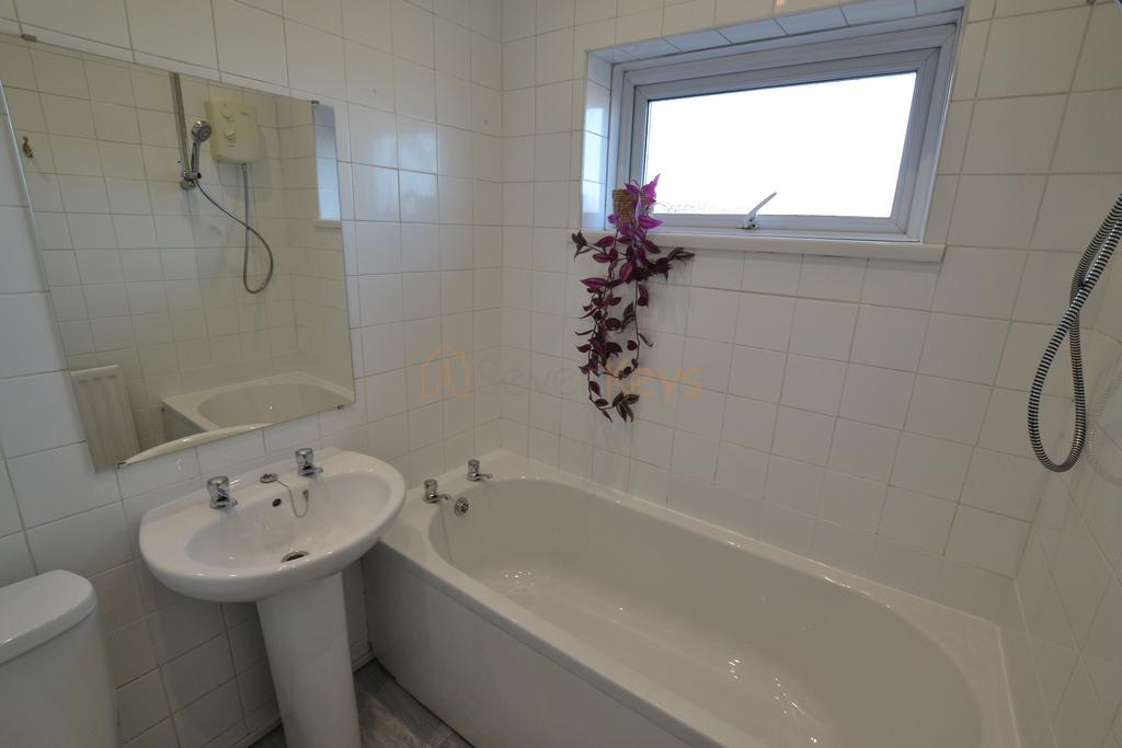 Bathroom.JPG