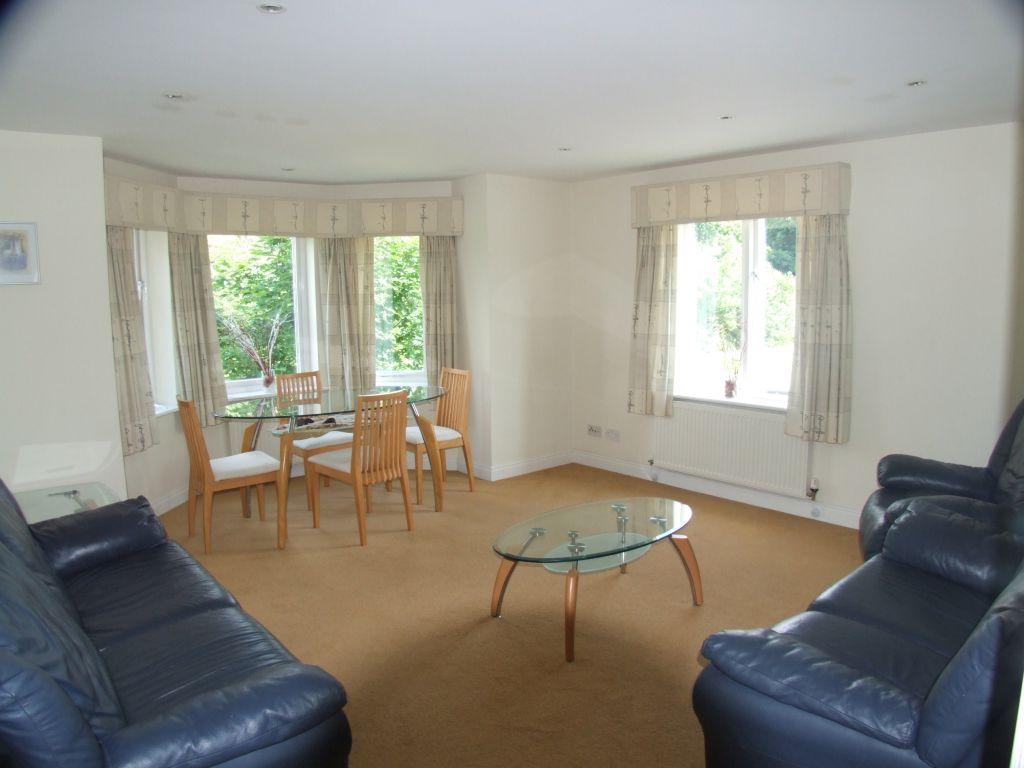 Eton Drive, Cheadle, Cheshire, SK8 3WA 2 bed flat £950 pcm (£219 pw)