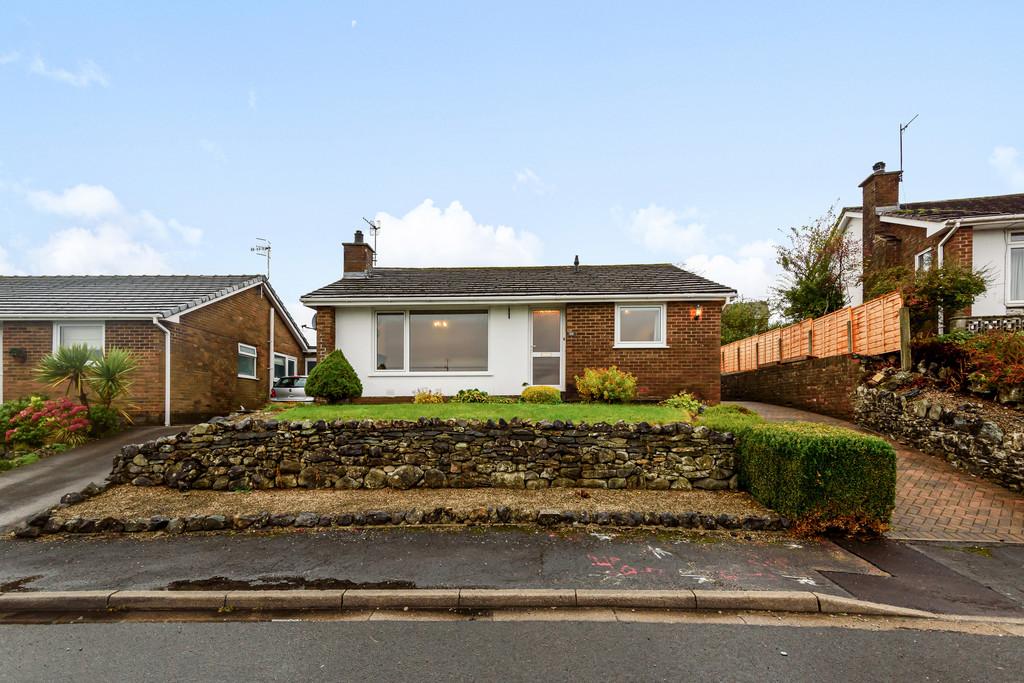 20 Westwood Avenue, Kendal, LA9 5BB 3 bed detached bungalow for sale