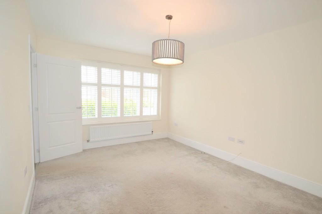 45 Cae Newydd, St Nicholas, Cardiff... 3 bed detached house £1,500