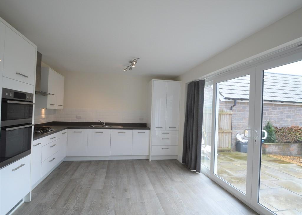 45 Cae Newydd, St Nicholas, Cardiff... 3 bed detached house £1,500