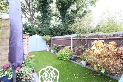 2 bedroom end of terrace house for sale - Fuller Close, Orpington