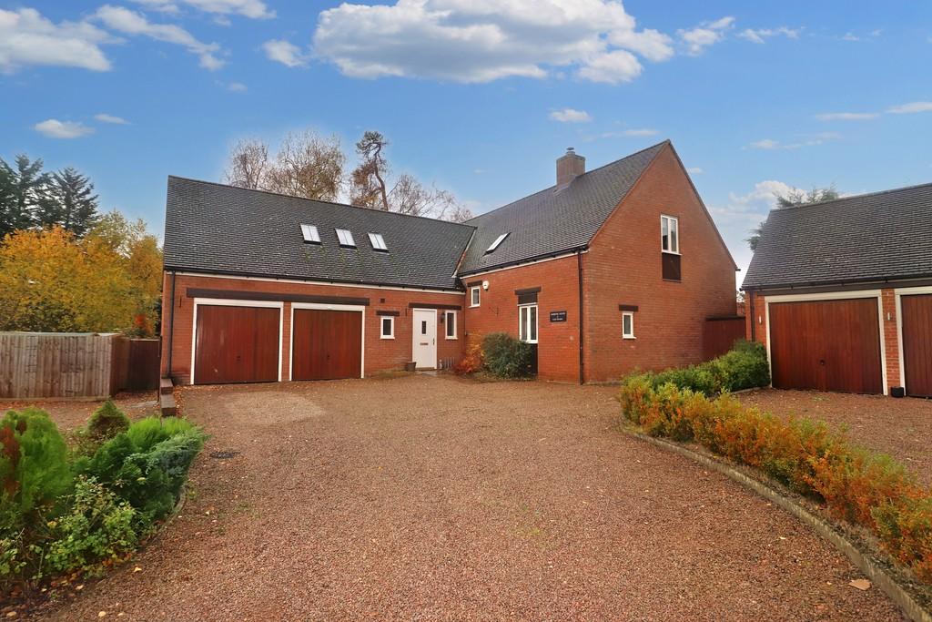 Earls Meadow, Warwick 5 bed detached house for sale £750,000