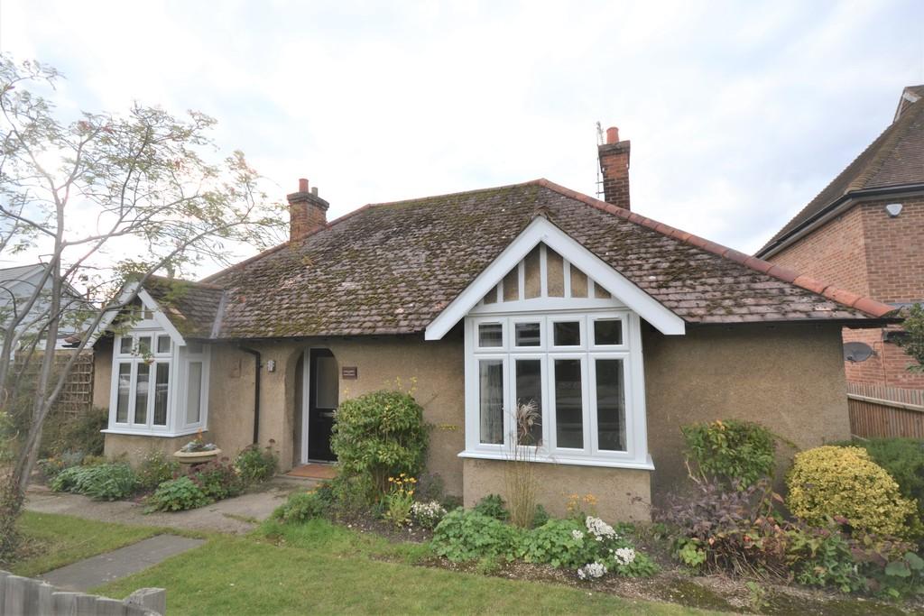 Springhill Road, Saffron Walden 4 bed detached bungalow £2,200 pcm (£