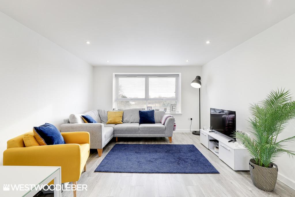Lampits, Hoddesdon EN11 1 bed apartment to rent £1,200 pcm (£277 pw)