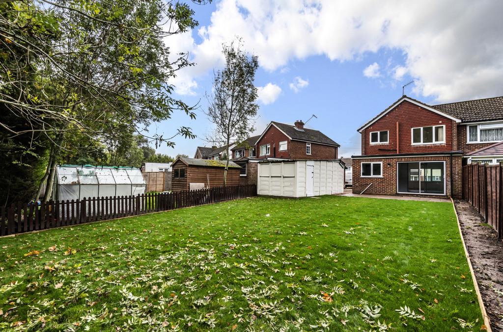 Brookfield Road, Aldershot 3 bed semidetached house £400,000