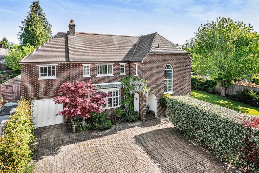Dodsley Lane, Easebourne, Midhurst, GU29 5 bed detached house £950,000