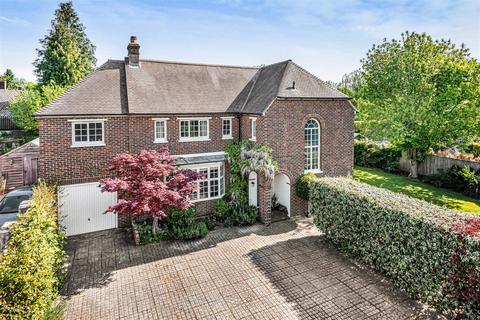 Rhinegold Dodsley Lane, Easebourne, Midhurst, GU29 9BB