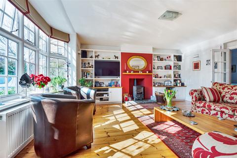 Rhinegold Dodsley Lane, Easebourne, Midhurst, GU29 9BB