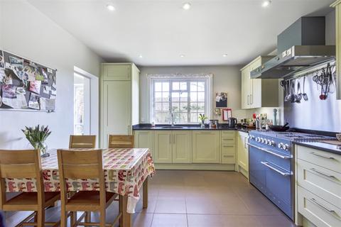Rhinegold Dodsley Lane, Easebourne, Midhurst, GU29 9BB