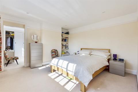 Rhinegold Dodsley Lane, Easebourne, Midhurst, GU29 9BB