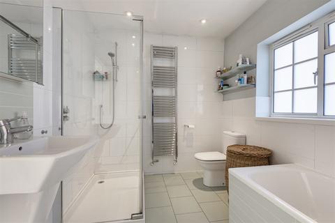Rhinegold Dodsley Lane, Easebourne, Midhurst, GU29 9BB