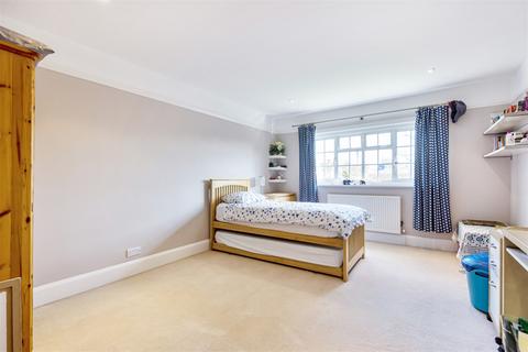 Rhinegold Dodsley Lane, Easebourne, Midhurst, GU29 9BB