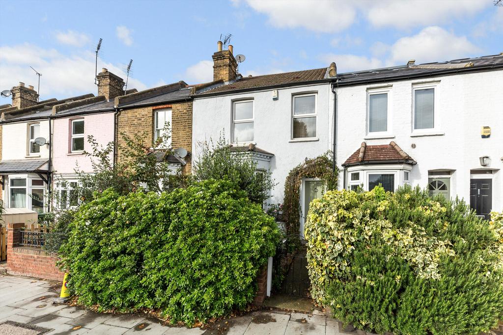 Lower Mortlake Road, Richmond, Surrey, TW9 3 bed terraced house £3,000 pcm (£692 pw)