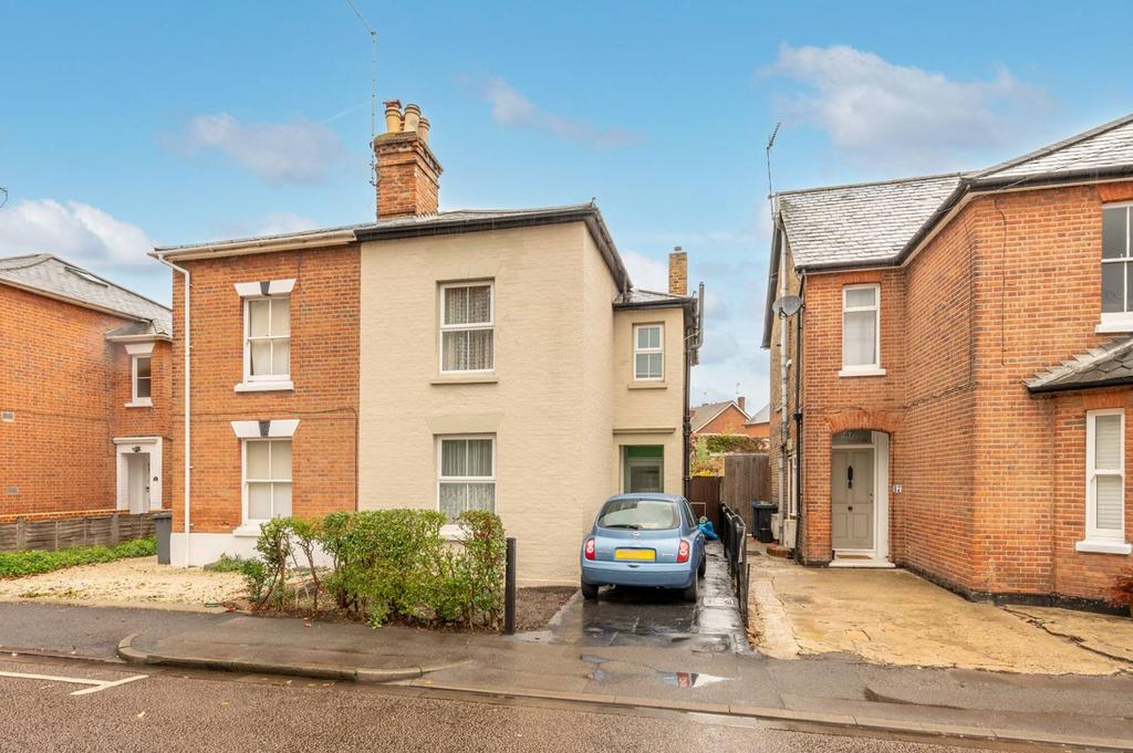 St Lukes Road, Maidenhead, SL6 3 bed semidetached house £525,000