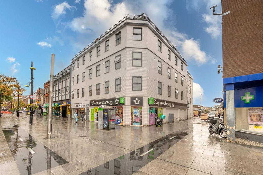 High Street, Slough, SLOUGH, SL1 2 bed flat £300,000