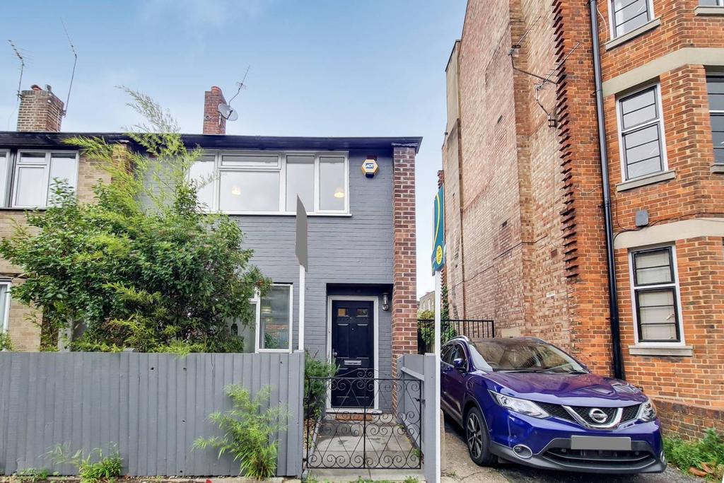 Hillyard Street, Stockwell, London, SW9 3 bed house £3,600 pcm (£831 pw)