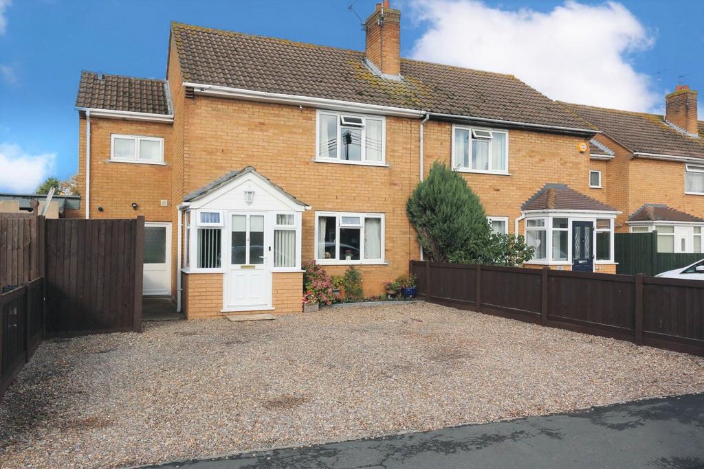 Ridsdale Close, Salford Priors... 3 bed end of terrace house £279,950