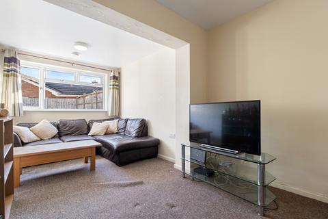 6 bedroom semi-detached house to rent, King Arthurs Close, Worcester WR2