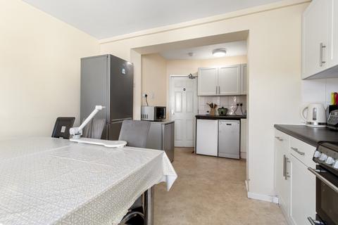 6 bedroom semi-detached house to rent, King Arthurs Close, Worcester WR2