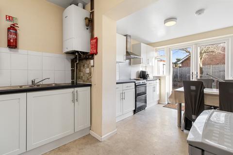 6 bedroom semi-detached house to rent, King Arthurs Close, Worcester WR2