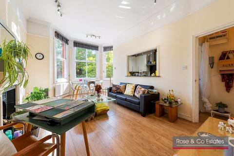 2 bedroom flat for sale, Greencroft Gardens, South Hampstead