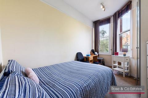 2 bedroom flat for sale, Greencroft Gardens, South Hampstead