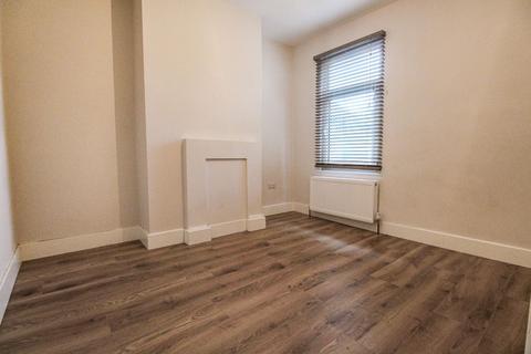 1 bedroom in a house share to rent, Louise Road, E15