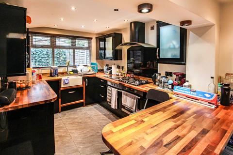 1 bedroom in a house share to rent, Louise Road, E15